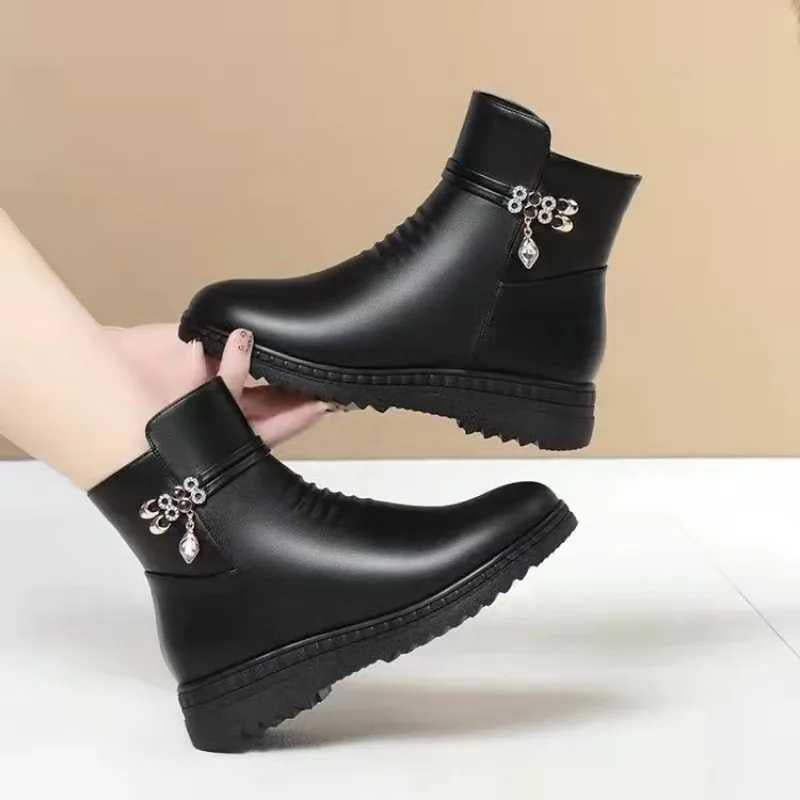 Botas Femininas de Couro com Forro de Lã - Elegância e Conforto