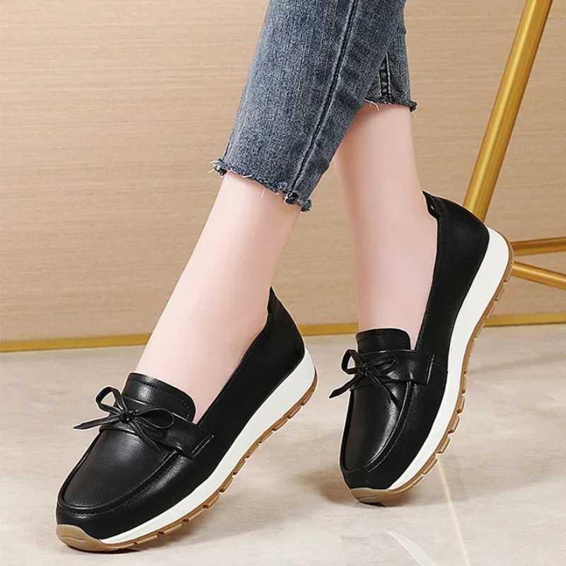 Mocassins Femininos Elegance: Conforto e Estilo em Couro Genuíno