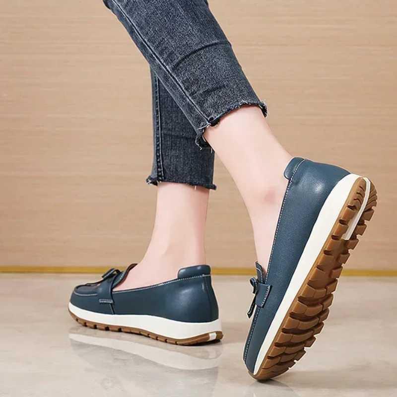 Mocassins Femininos Elegance: Conforto e Estilo em Couro Genuíno
