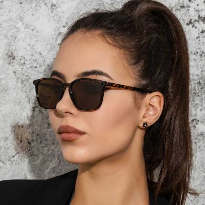 Óculos de Sol Feminino Brise de Cristal